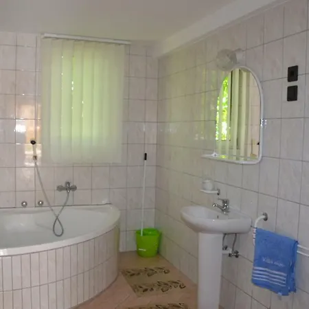 Arany Tisza Apartmanhaz Poroszlo Exterior photo