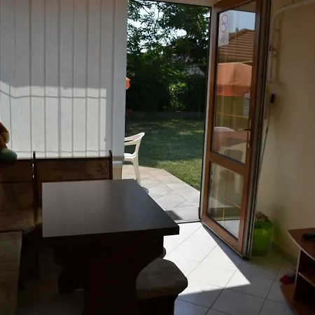 Arany Tisza Apartmanhaz Poroszlo Exterior photo